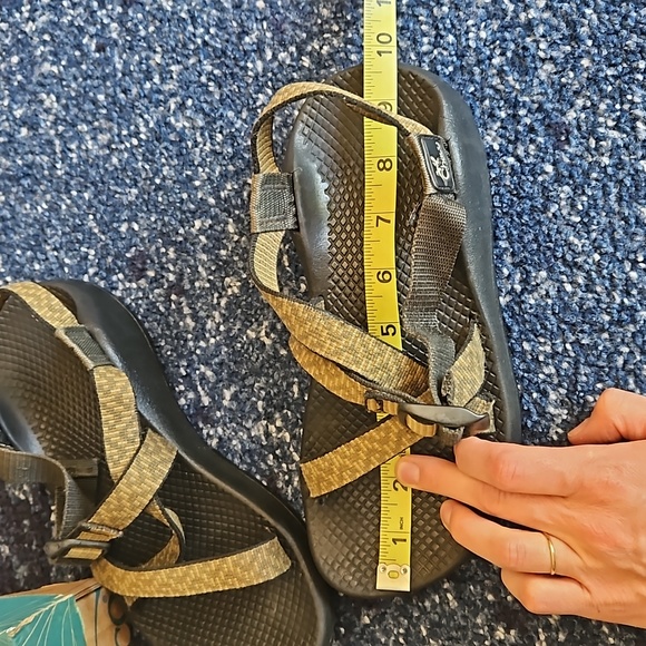 Women's Chaco sz 7 wide - Picture 10 of 10